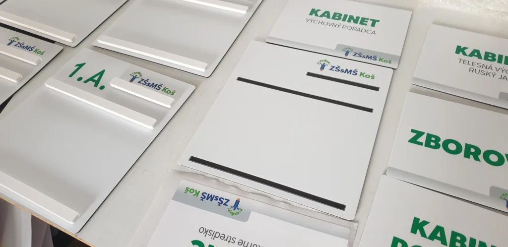Detail dverových tabuliek s výmennou vložkou